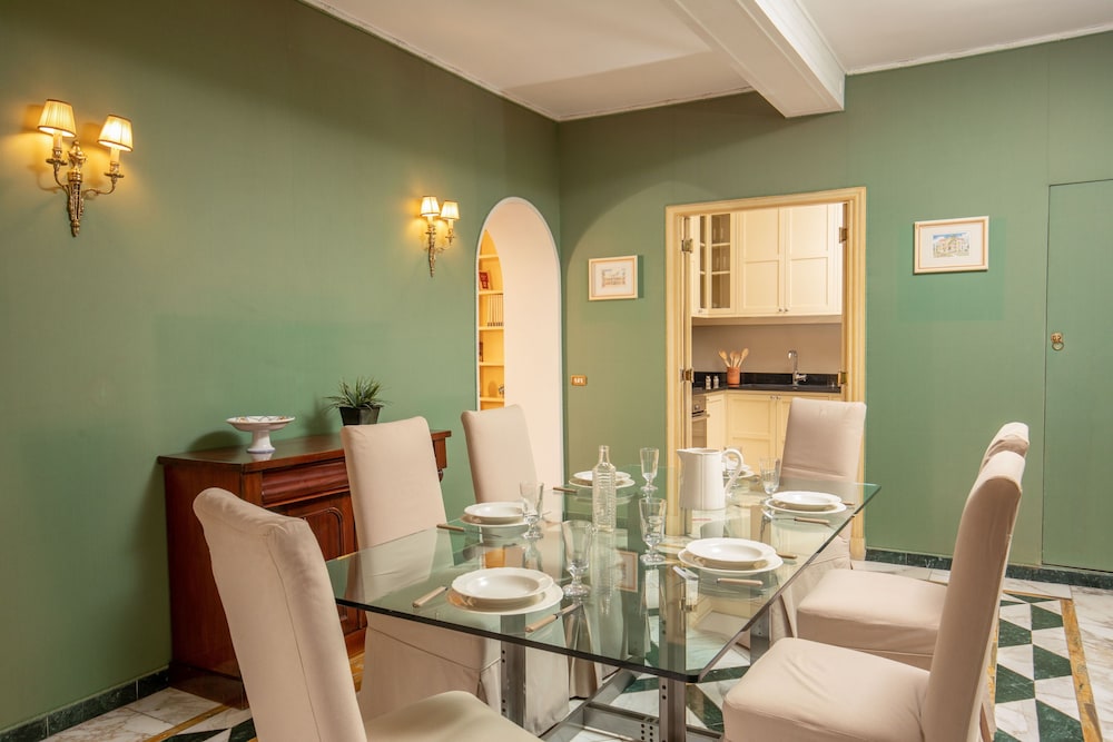 Ambassador Apartament (Via Mario De' Fiori 59/A) thumbnail 6