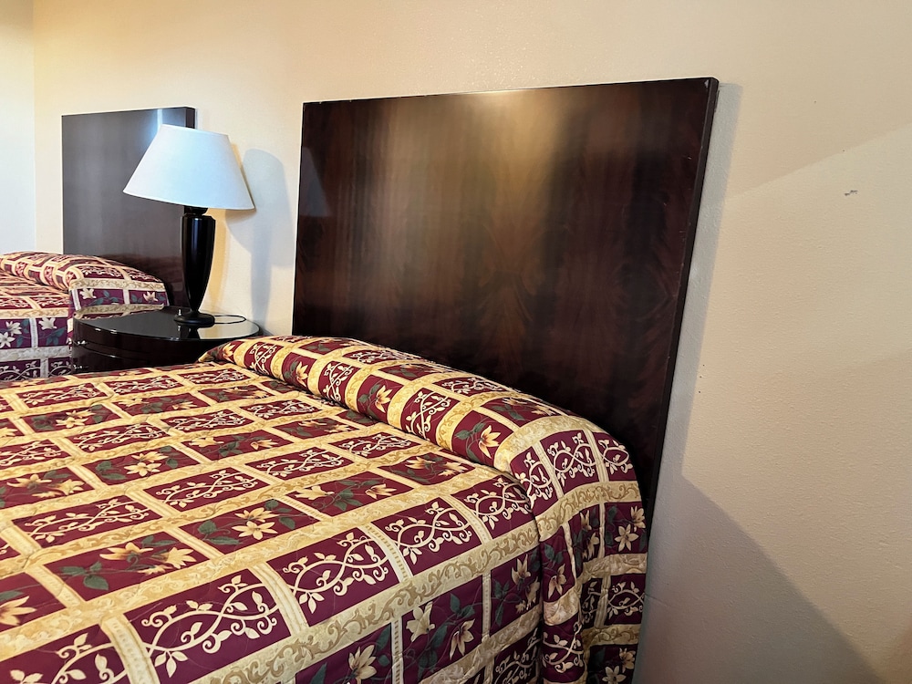 Room, 2 Queen Beds, Non Smoking - Photo 2