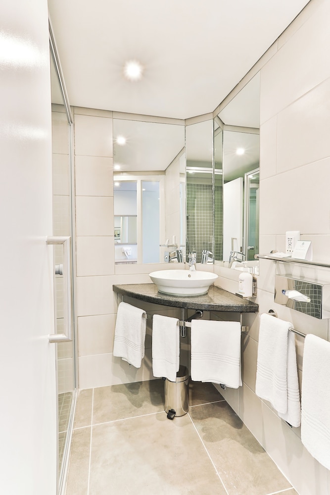 Executive Apartment, Pool View - Photo 6