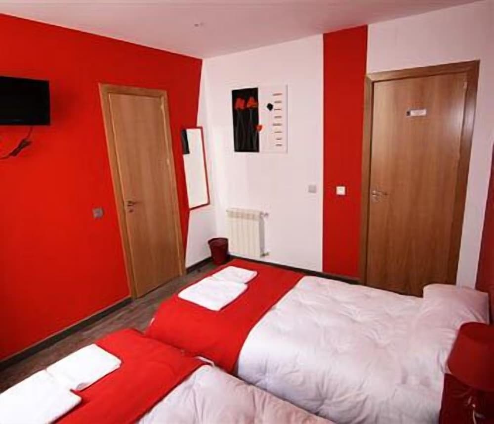 Standard Room, 1 Double Bed, Private Bathroom - Photo 7