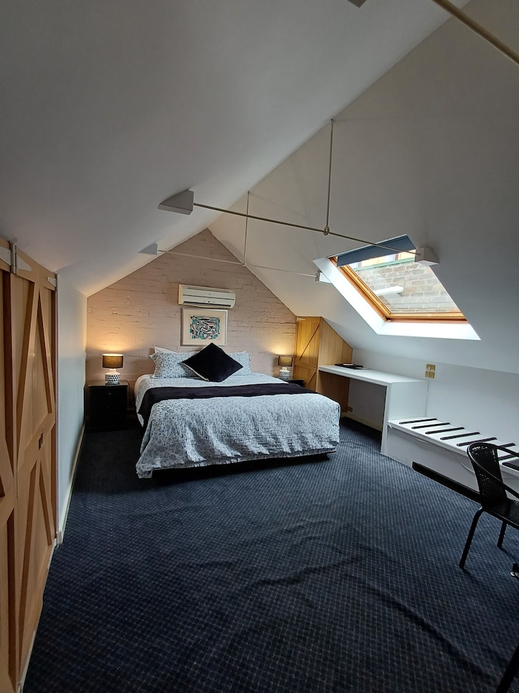 Deluxe Loft, 1 King Bed photo 1