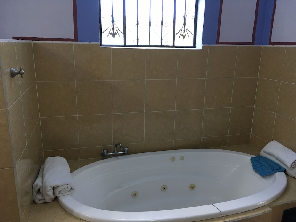 Suite, 1 King Bed (with Spa Bath) photo 2