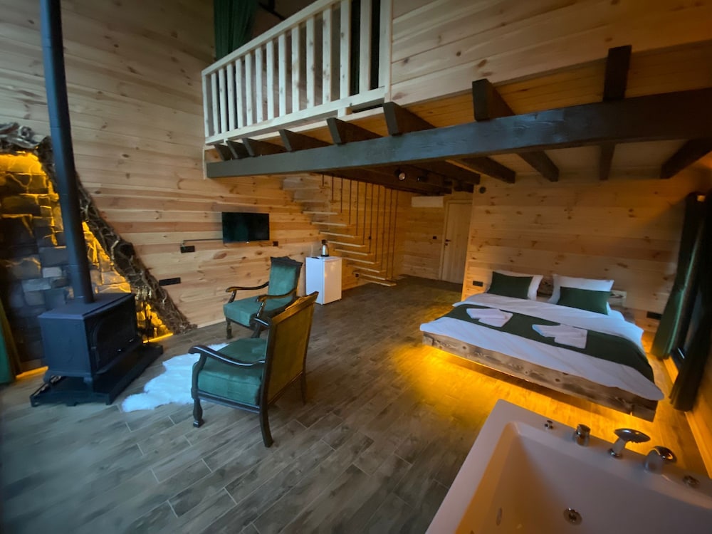 Gia Suite Room