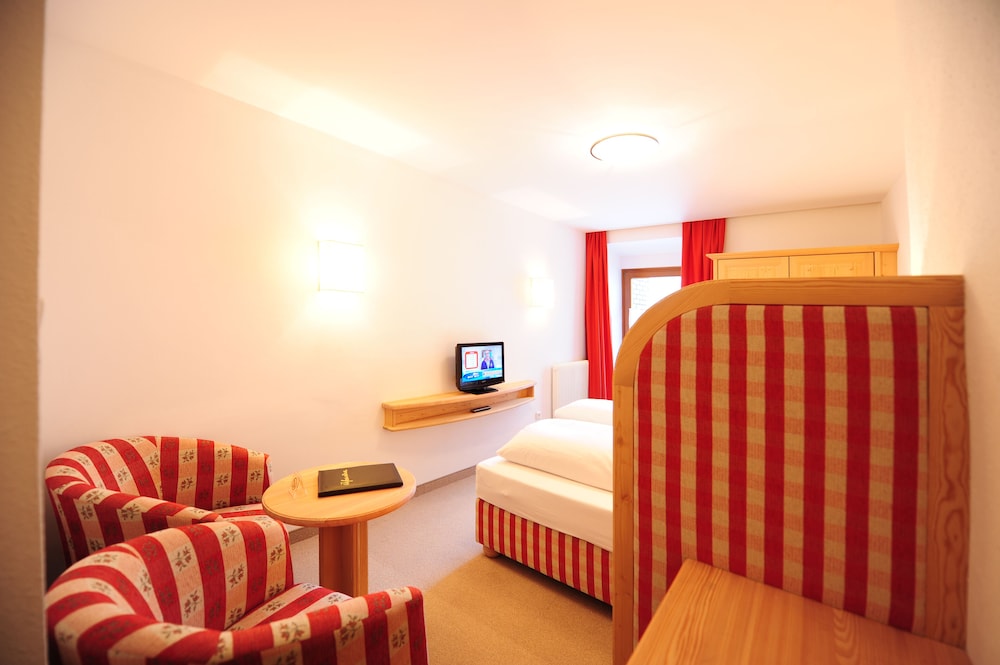 Traditional Double Room , Street View photo 2