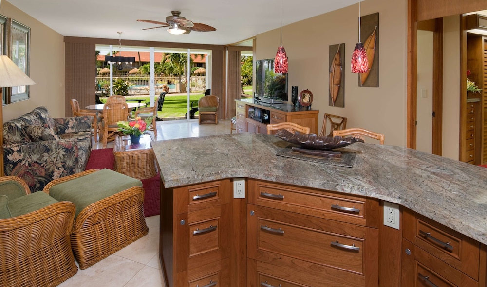 Premium Suite (1 Bedroom, Oceanside) - Photo 6
