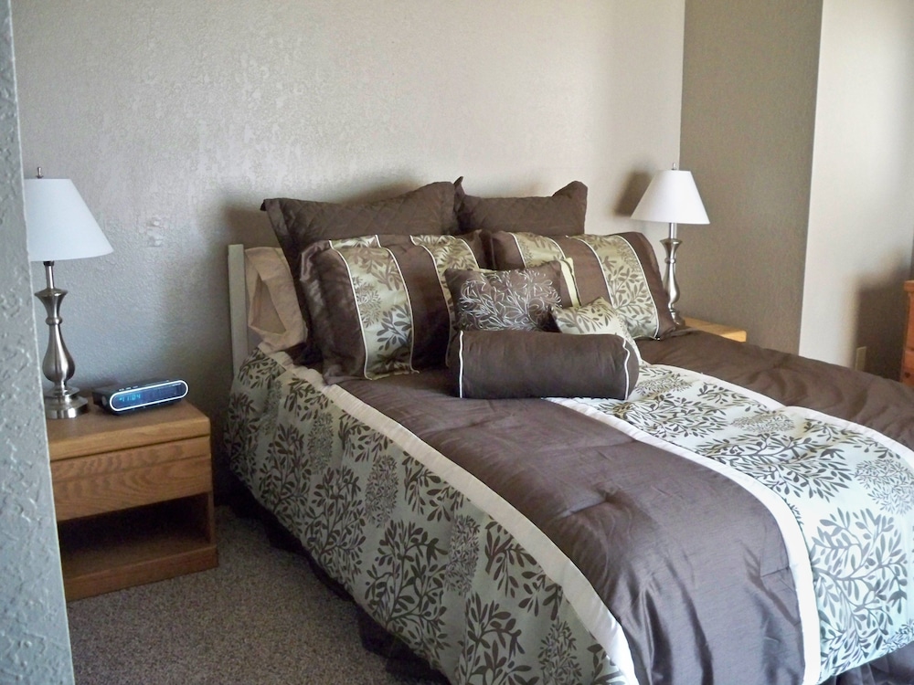 Condo, 2 Bedrooms photo 3