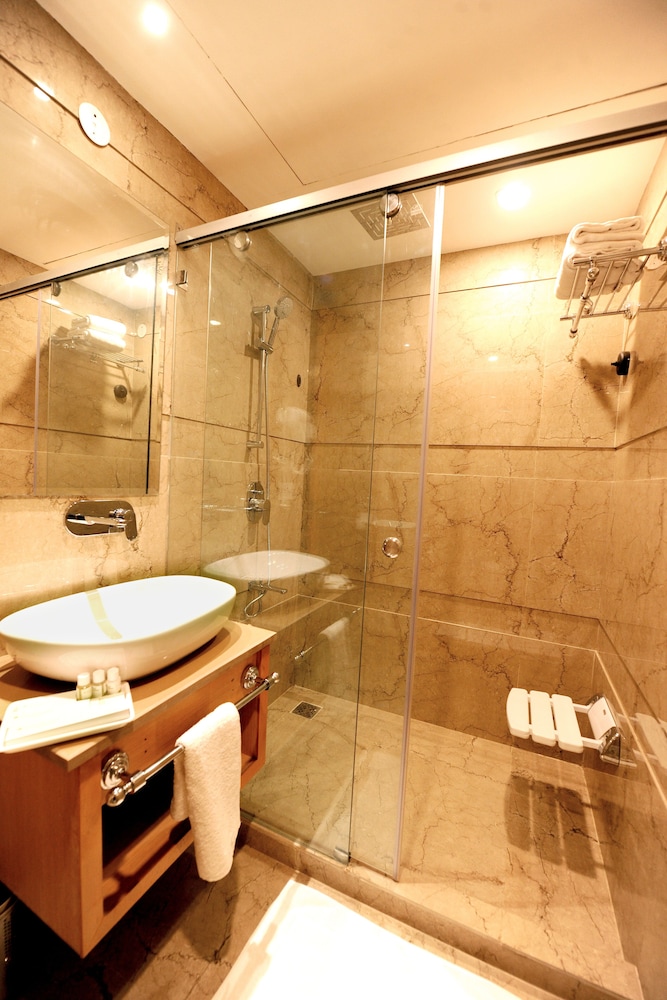 Premium Triple Room, Multiple Beds, City View - Photo 4