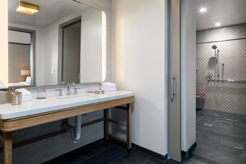 Luxury Suite, 1 Bedroom thumbnail 6