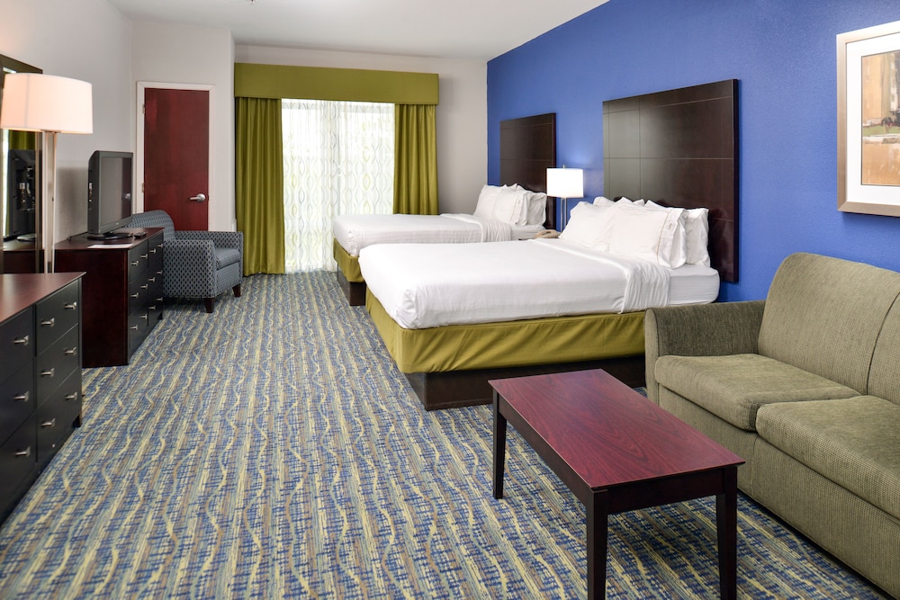 Suite, Multiple Beds - Photo 3