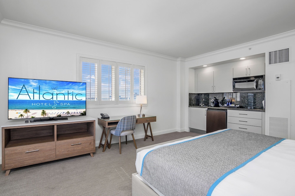Suite, 1 King Bed with Sofa bed, City View (Sunset)