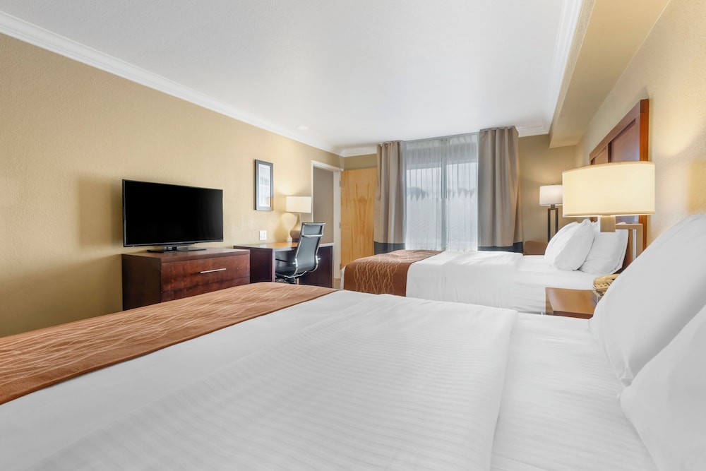 Standard Room, 2 Queen Beds, Non Smoking - Photo 4