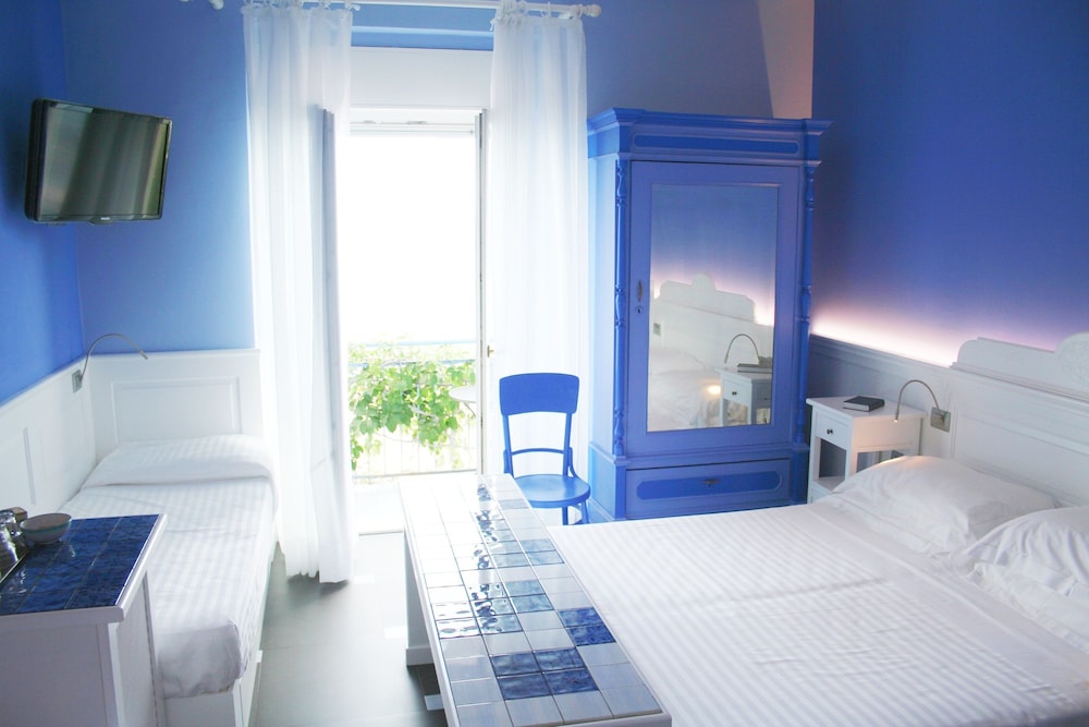 Family Quadruple Room, 1 Bedroom, Balcony, Beachfront - Photo 1