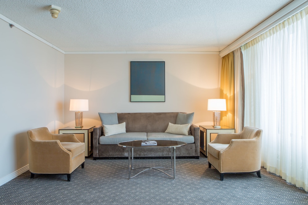 Suite, 2 Bedrooms - Photo 11