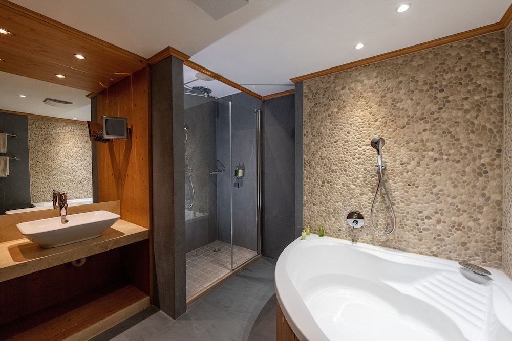 Junior Suite, Mountain View - Photo 9