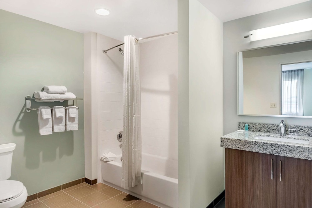 Suite, Multiple Beds, Accessible, Non Smoking (Hearing Accessible) - Photo 4