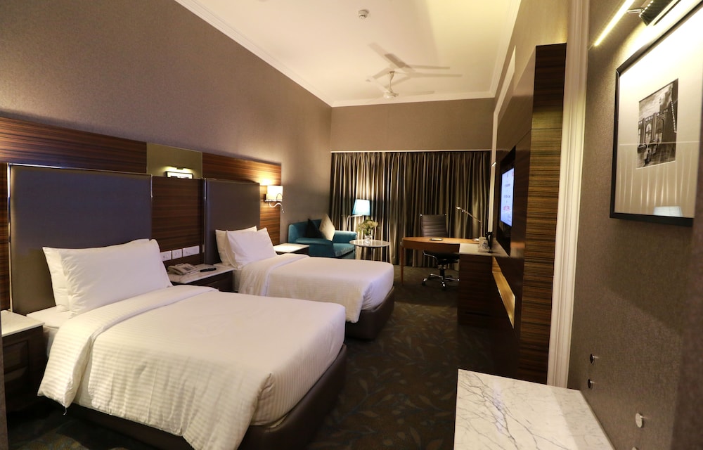 Premium Twin Room - Photo 3