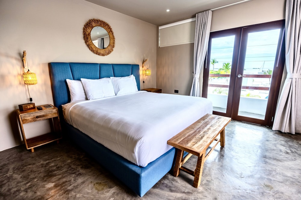 Deluxe Room, 1 King Bed, Ocean View