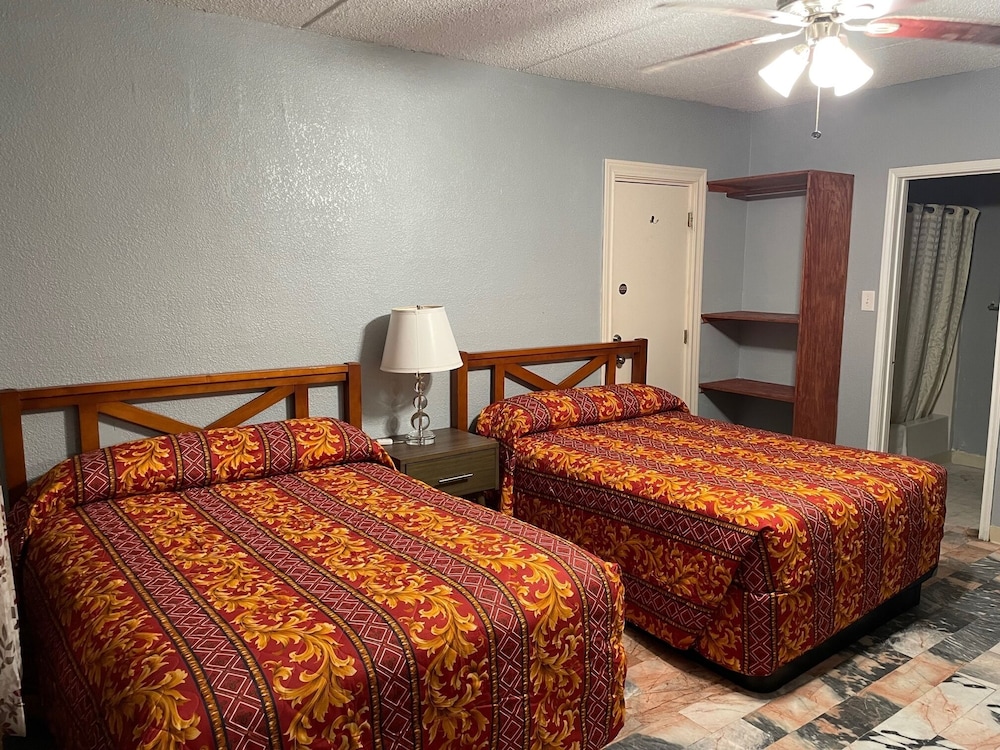 Basic Double Room, 2 Double Beds photo 2