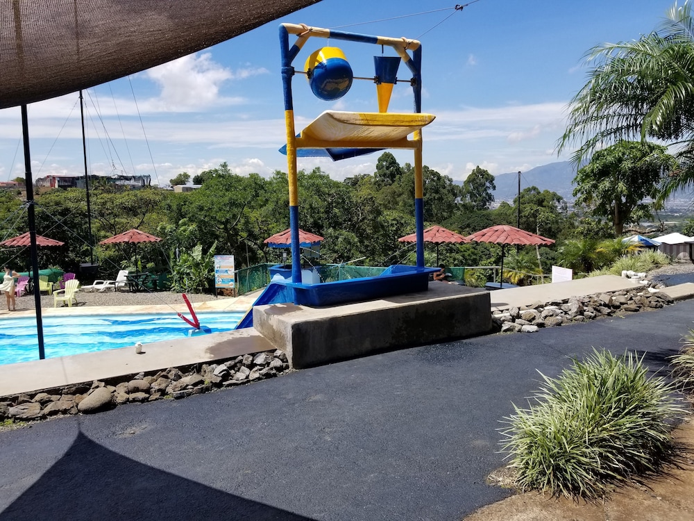 Family Studio, 1 Bedroom, Jetted Tub, Poolside