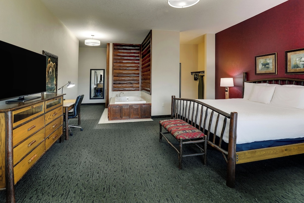 Expanded King with Whirlpool photo 3
