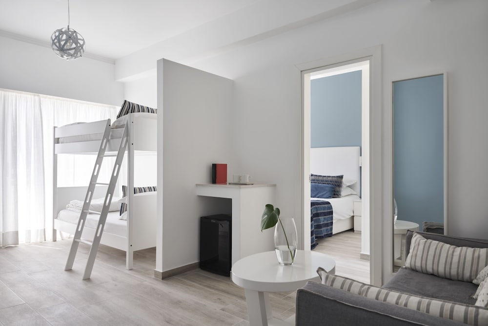 Family Suite Inland View - Photo 1