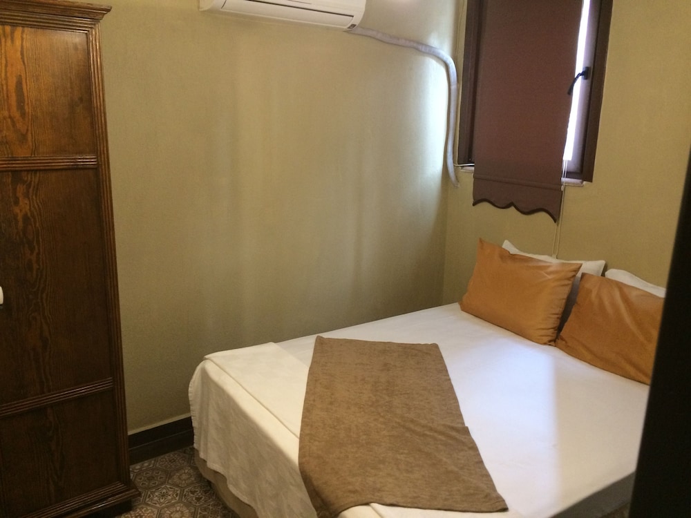Economy Double Room (Semibasement)