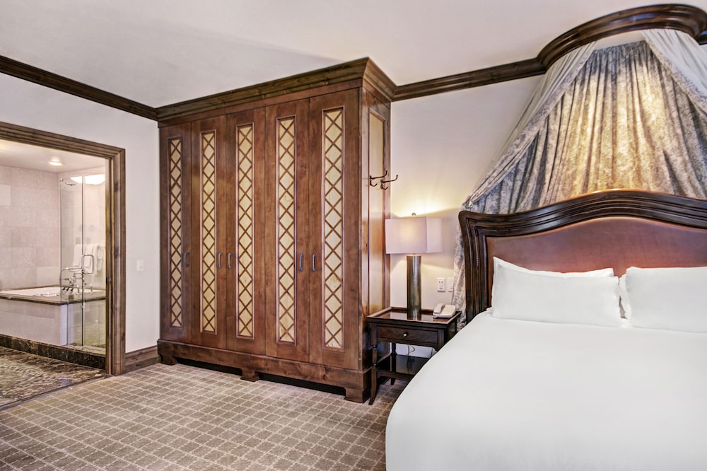 Suite, 1 King Bed (Arrabelle) - Photo 4