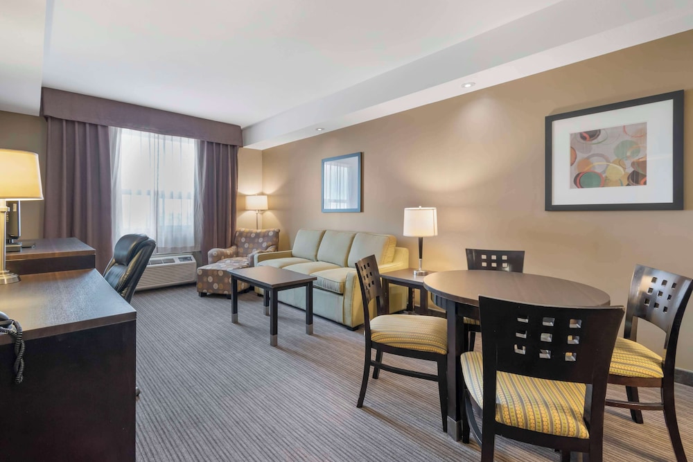 Suite, 1 King Bed, Non Smoking, Jetted Tub