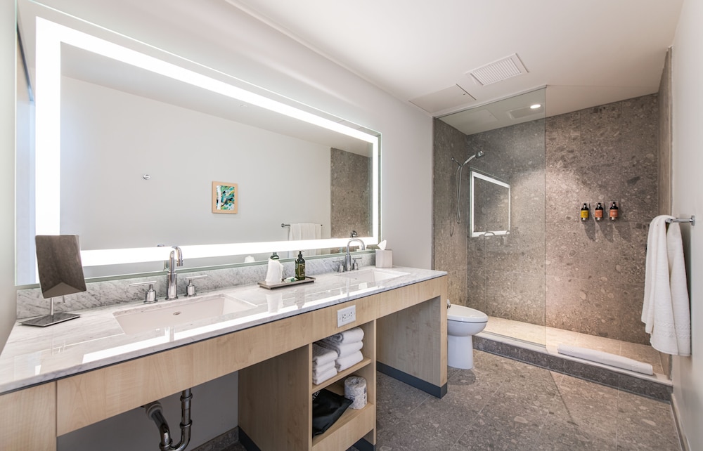 Suite, City View - Photo 5