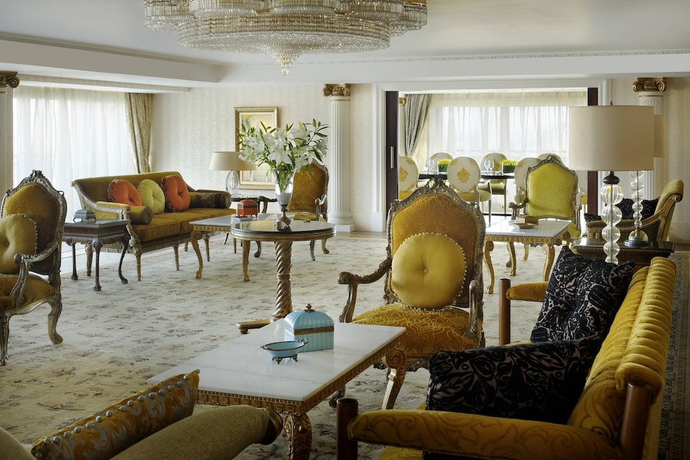 Royal Suite, 1 King Bed, Balcony thumbnail 6