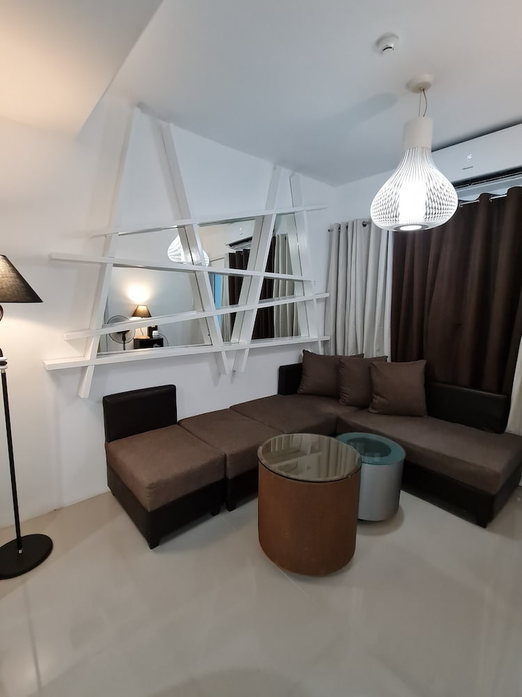 Apartment, 2 Bedrooms - Photo 2