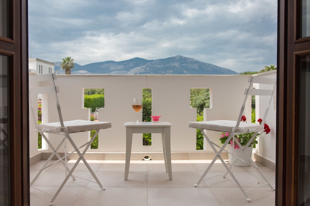 Luxury Quadruple Room, 2 Bedrooms, Balcony, Garden View photo 2