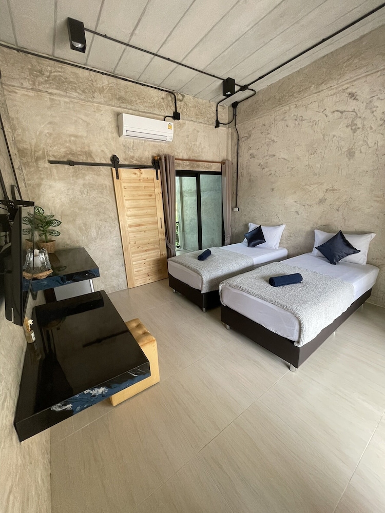Superior Triple Room photo 3
