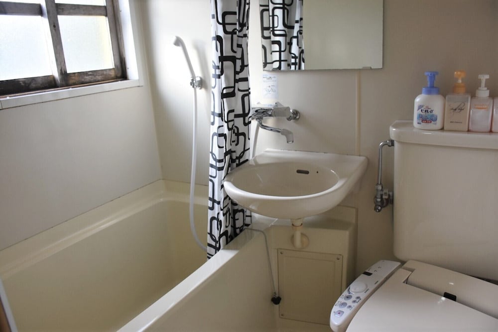 Log Cottage photo 2