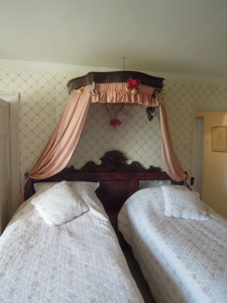 Double or Twin Room (The Pink Room) photo 2