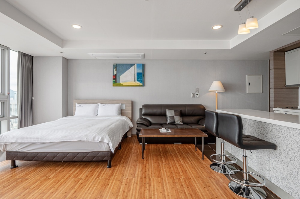 Premier Suite, 2 Double Beds, Sea View