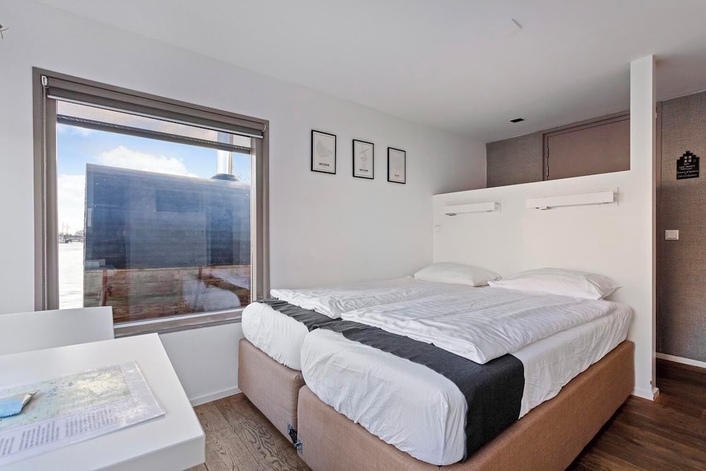 Deluxe Studio, Private Bathroom, Lake View photo 2
