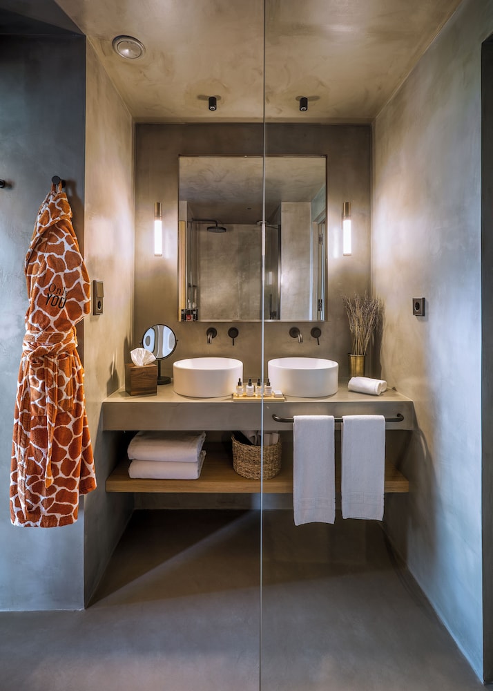 Junior Suite (Single Use TERRACE LARIOS)