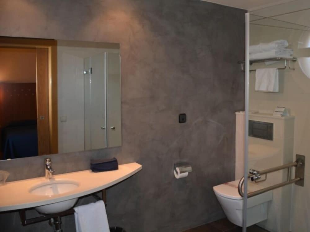 Double Room Single Use - Photo 12