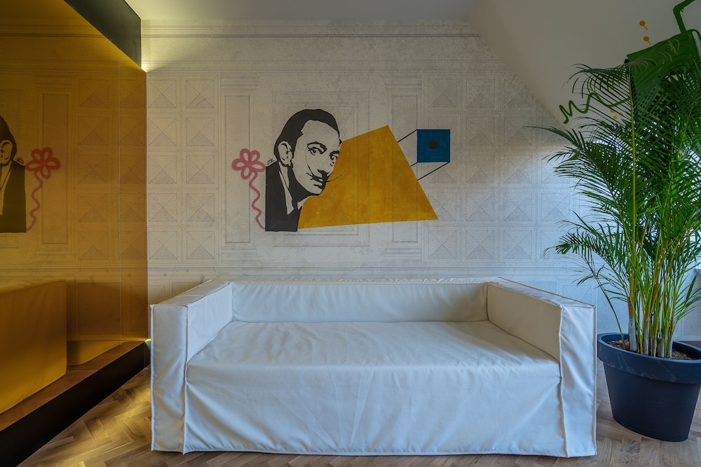 Suite - Photo 6