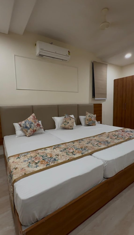 Family Triple Room, City View