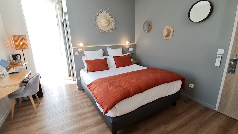 Standard Double Room, City View - Photo 5