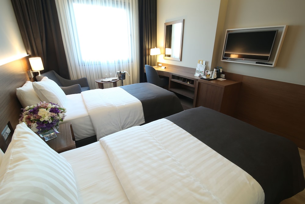 Standard Room, 2 Twin Beds, Smoking, Mountain View