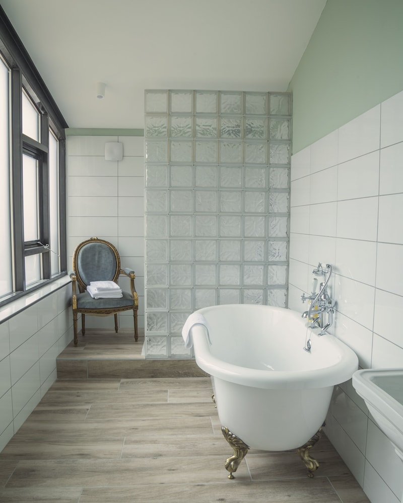 Superior Double Room, Ensuite, Courtyard View photo 2