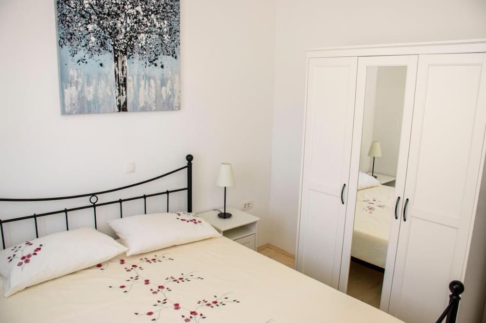 Design Apartment, 2 Bedrooms, Pool Access, Sea View photo 2