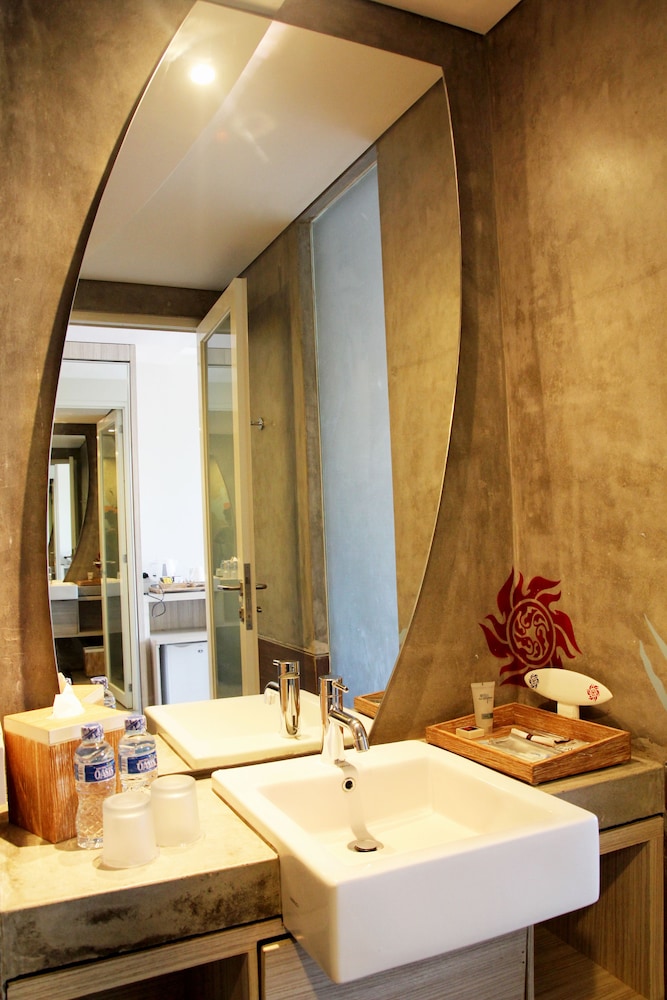 Deluxe Double or Twin Room - Photo 6
