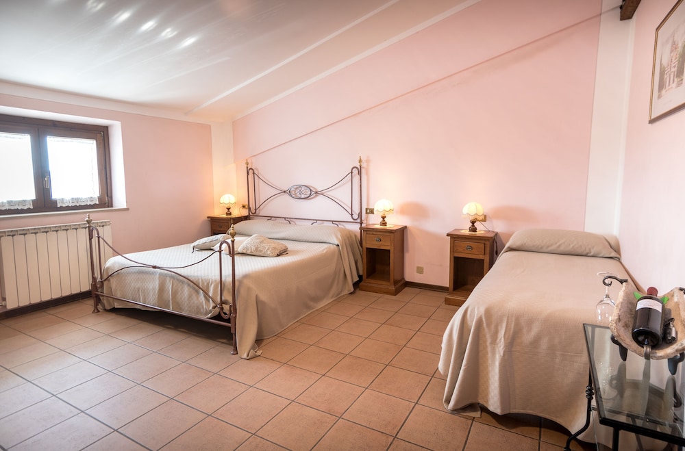 Deluxe Quadruple Room, Garden View photo 1