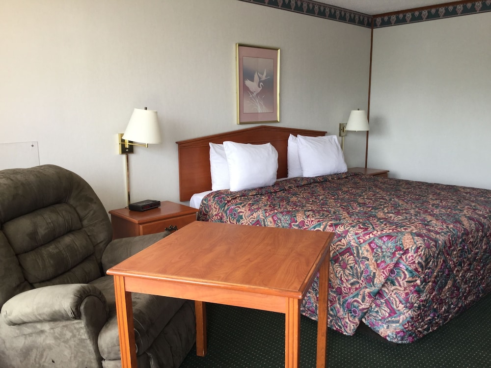 1 King Bed Non-Smoking photo 2