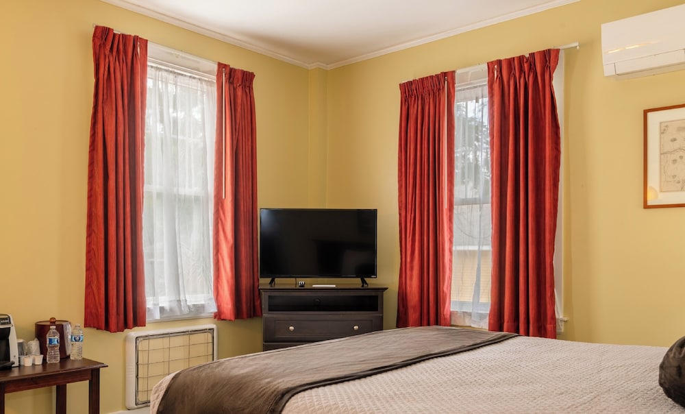 Standard King Room photo 3