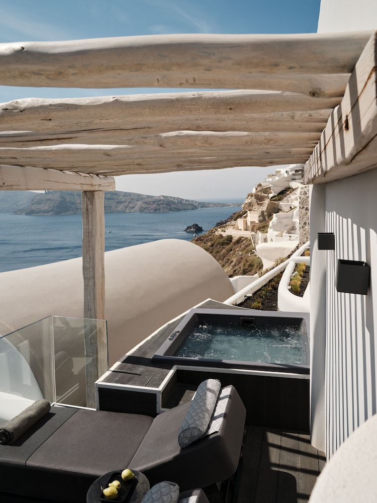 Cave Suite outdoor Hot tub , Sea View - Photo 6